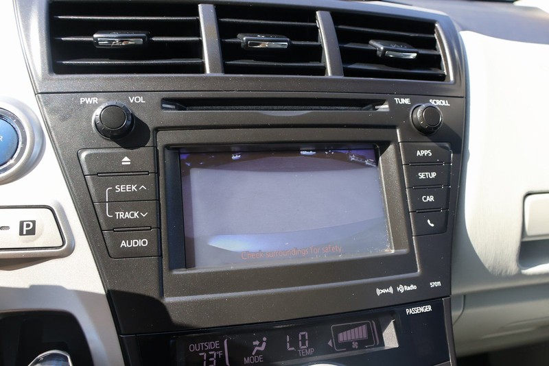 Toyota Prius V Vehicle Full-screen Gallery Image 30
