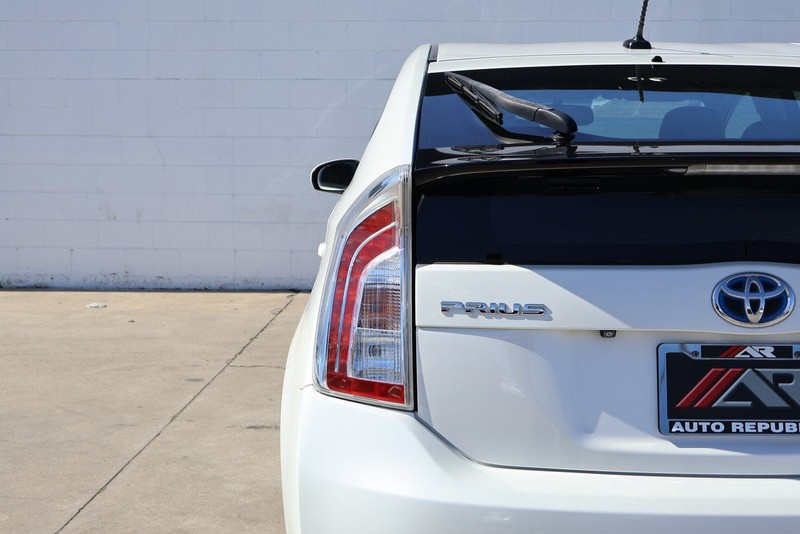 Toyota Prius Vehicle Full-screen Gallery Image 07