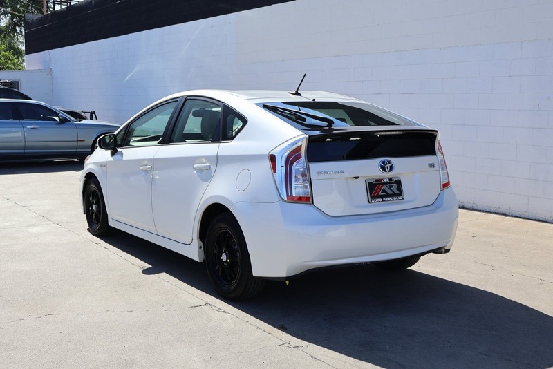 Toyota Prius Vehicle Full-screen Gallery Image 09