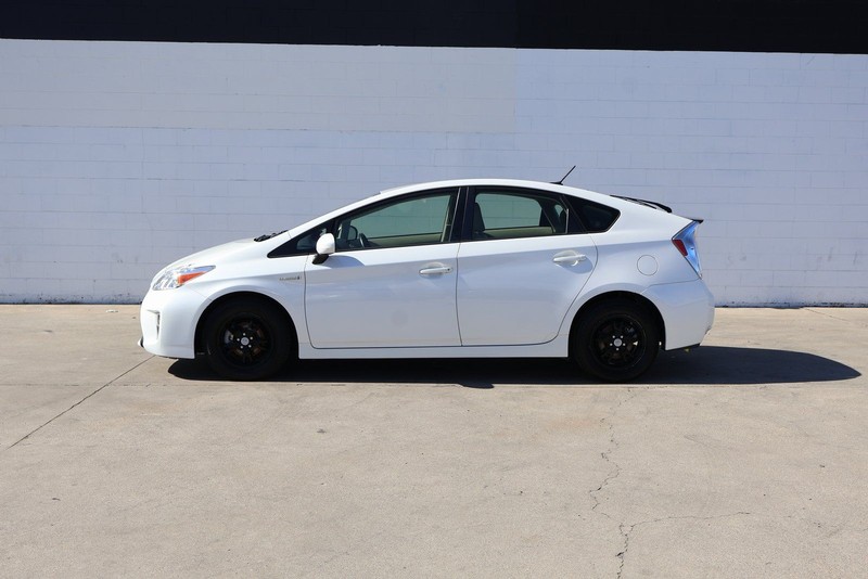 Toyota Prius Vehicle Full-screen Gallery Image 10