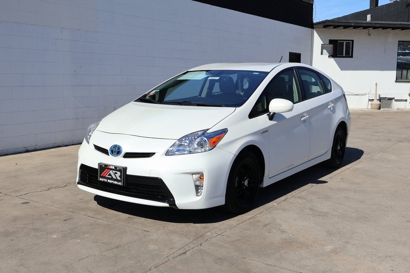 Toyota Prius Vehicle Full-screen Gallery Image 11