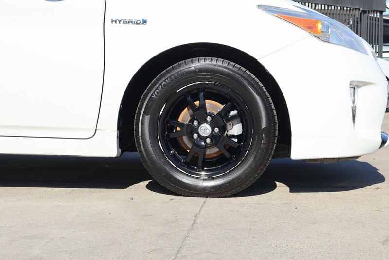 Toyota Prius Vehicle Full-screen Gallery Image 13