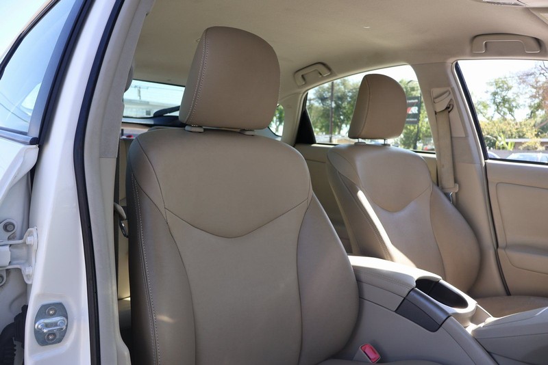 Toyota Prius Vehicle Full-screen Gallery Image 20