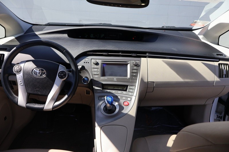 Toyota Prius Vehicle Full-screen Gallery Image 22