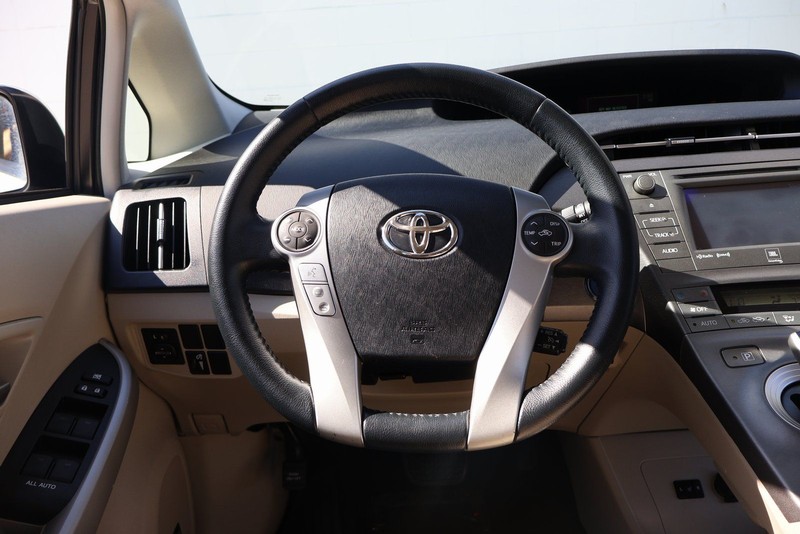 Toyota Prius Vehicle Full-screen Gallery Image 24