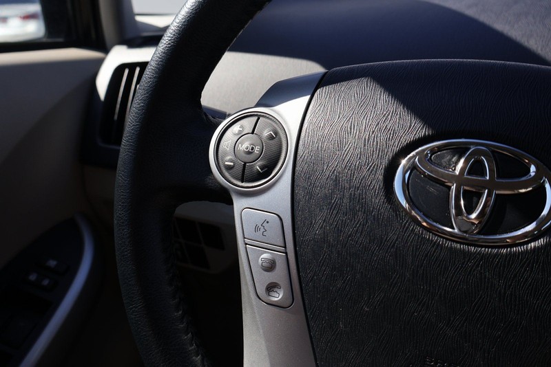 Toyota Prius Vehicle Full-screen Gallery Image 25