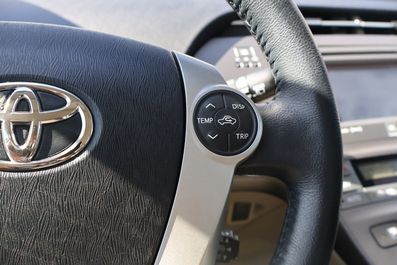 Toyota Prius Vehicle Full-screen Gallery Image 26