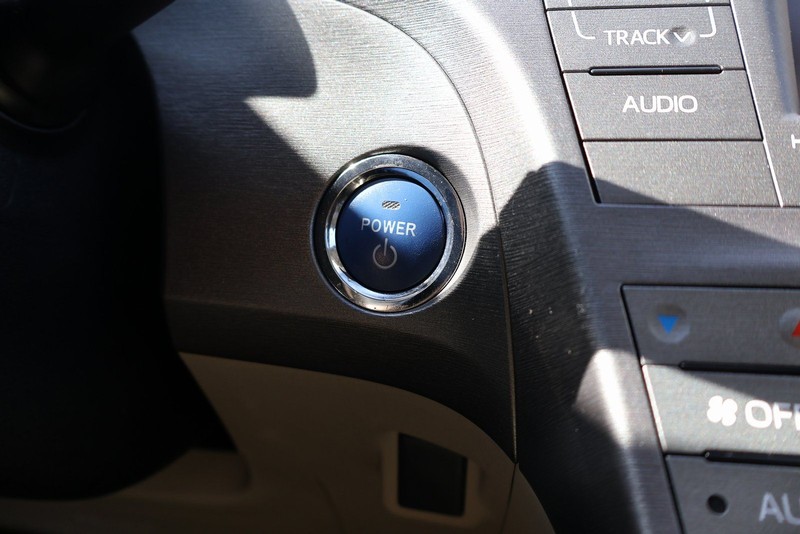 Toyota Prius Vehicle Full-screen Gallery Image 30