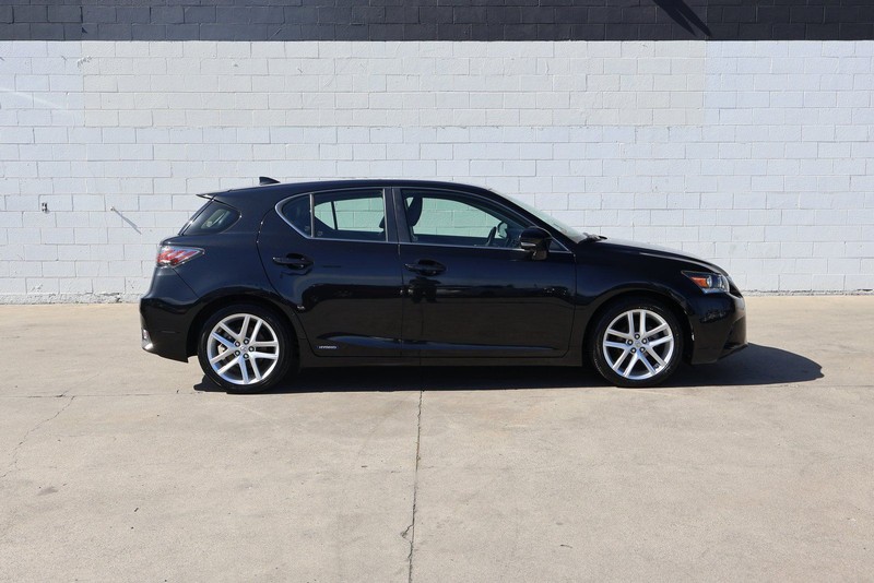 Lexus CT Vehicle Full-screen Gallery Image 04