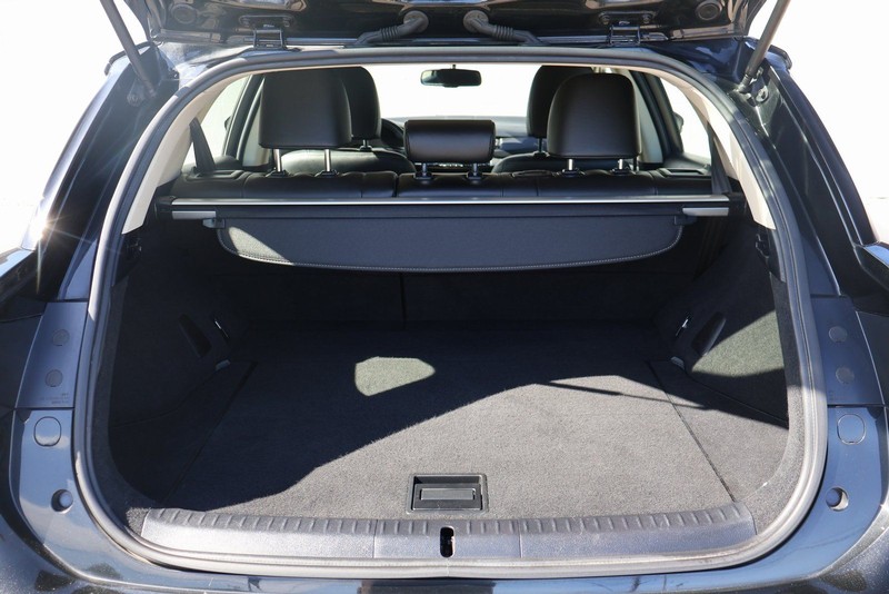 Lexus CT Vehicle Full-screen Gallery Image 08