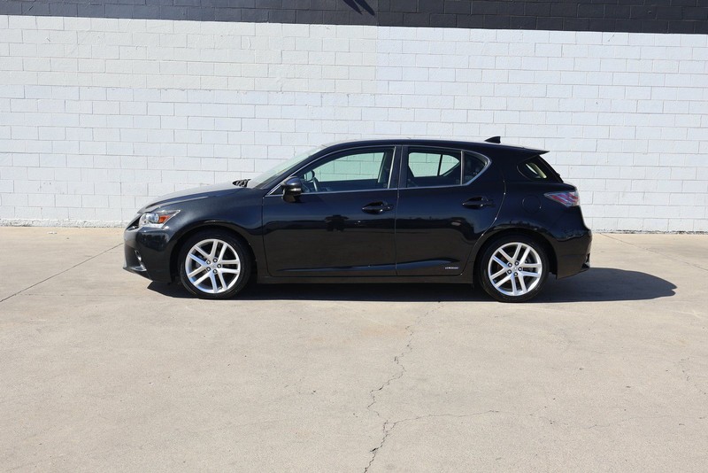 Lexus CT Vehicle Full-screen Gallery Image 10