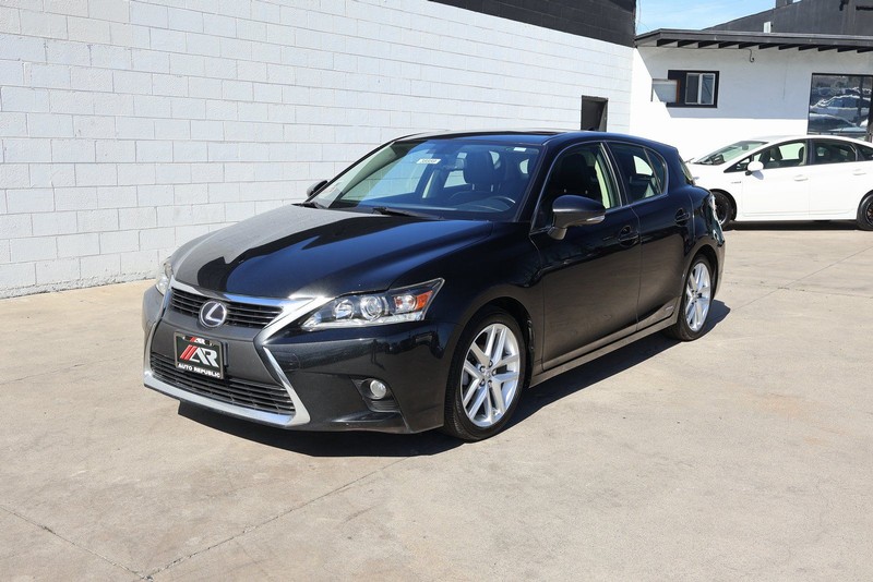 Lexus CT Vehicle Full-screen Gallery Image 11
