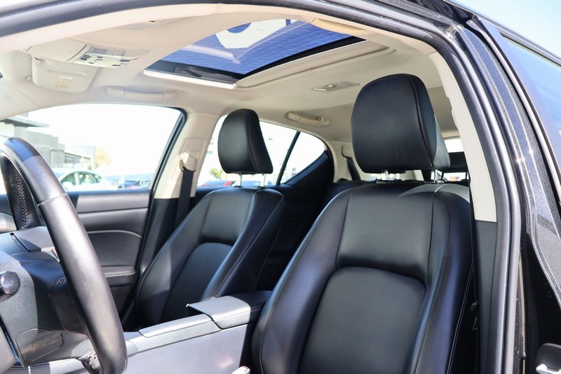 Lexus CT Vehicle Full-screen Gallery Image 17