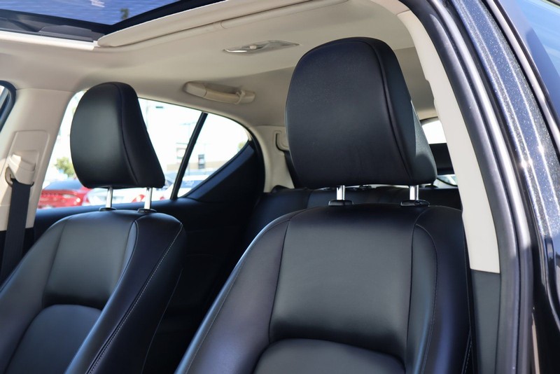 Lexus CT Vehicle Full-screen Gallery Image 18