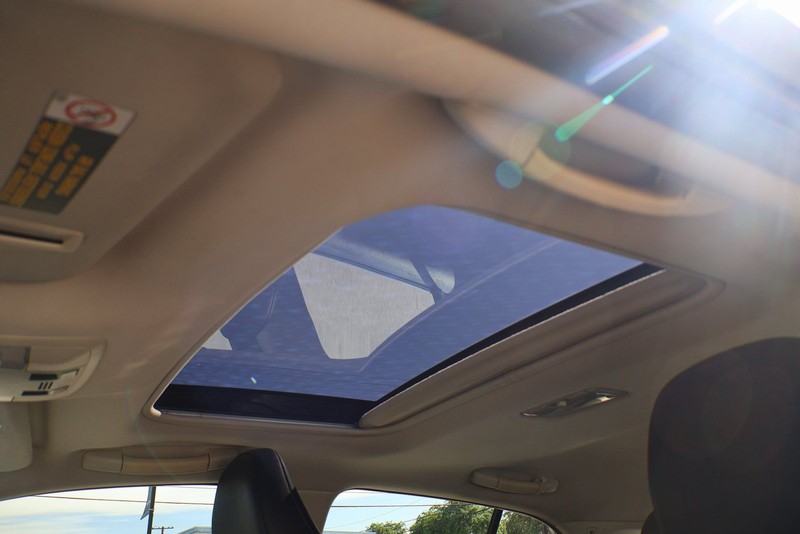 Lexus CT Vehicle Full-screen Gallery Image 34