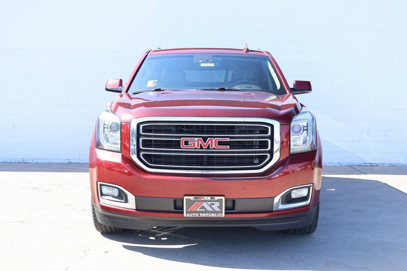 GMC Yukon Vehicle Full-screen Gallery Image 02