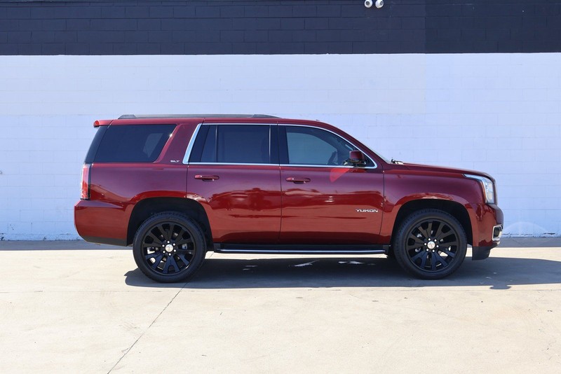 GMC Yukon Vehicle Full-screen Gallery Image 04