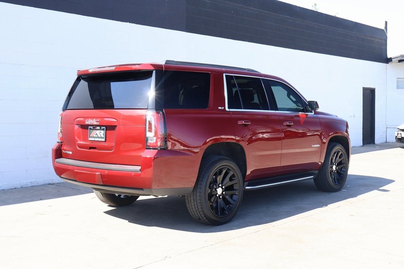 GMC Yukon Vehicle Full-screen Gallery Image 05