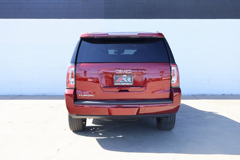 GMC Yukon Vehicle Full-screen Gallery Image 06