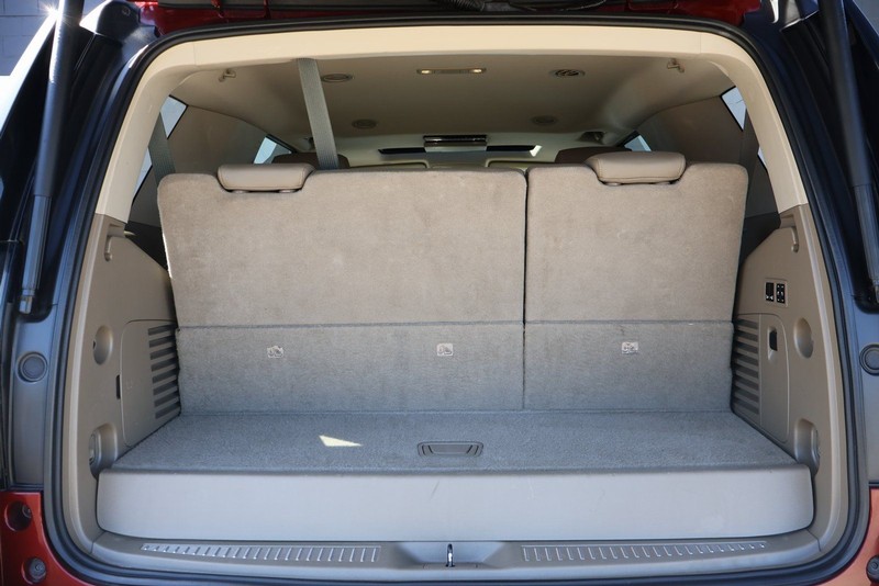 GMC Yukon Vehicle Full-screen Gallery Image 08