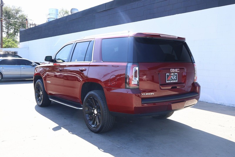 GMC Yukon Vehicle Full-screen Gallery Image 09