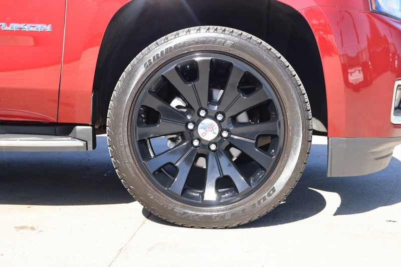 GMC Yukon Vehicle Full-screen Gallery Image 13