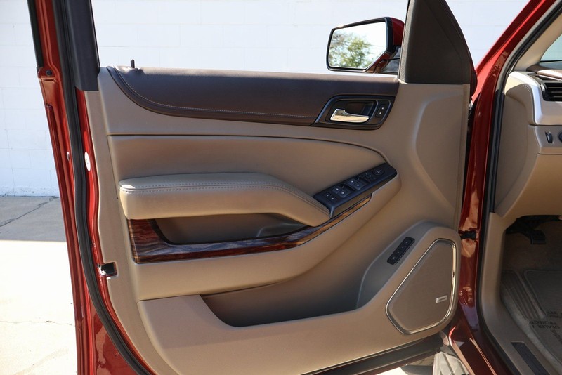 GMC Yukon Vehicle Full-screen Gallery Image 14