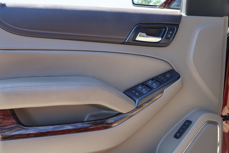 GMC Yukon Vehicle Full-screen Gallery Image 15