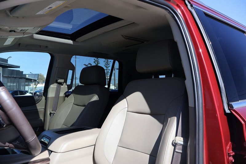 GMC Yukon Vehicle Full-screen Gallery Image 17