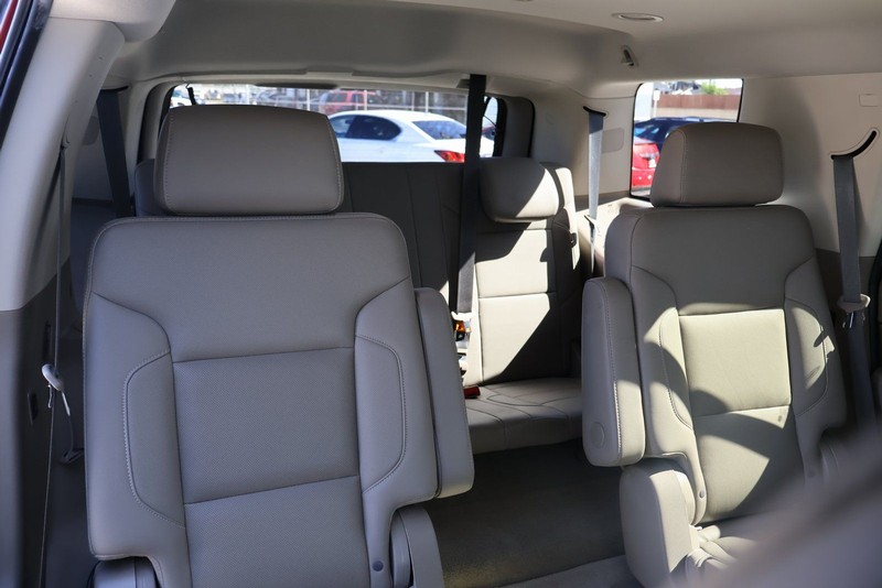 GMC Yukon Vehicle Full-screen Gallery Image 21