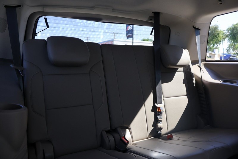 GMC Yukon Vehicle Full-screen Gallery Image 22