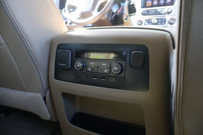 GMC Yukon Vehicle Full-screen Gallery Image 23