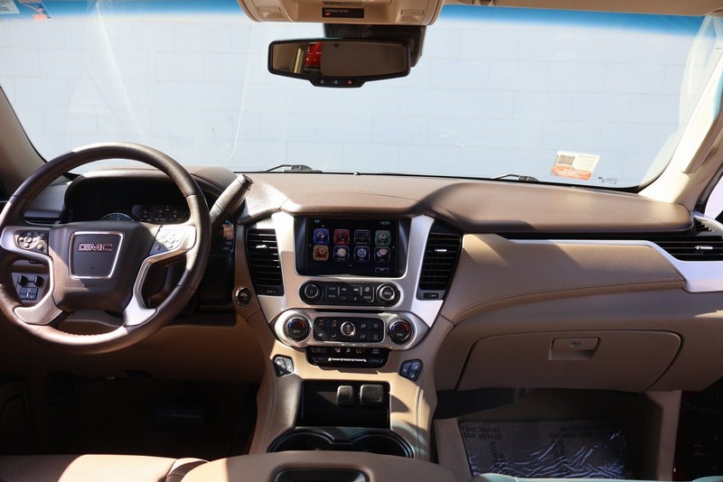 GMC Yukon Vehicle Full-screen Gallery Image 24