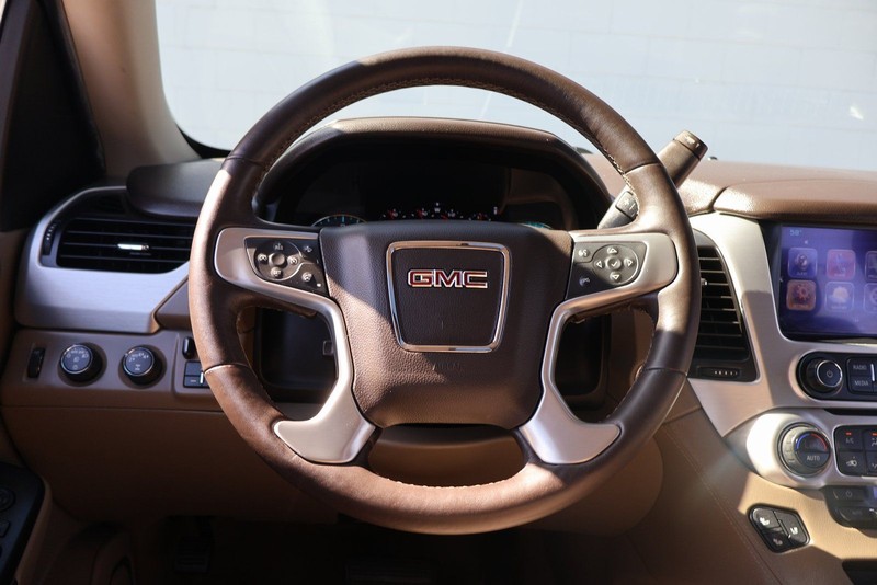 GMC Yukon Vehicle Full-screen Gallery Image 26