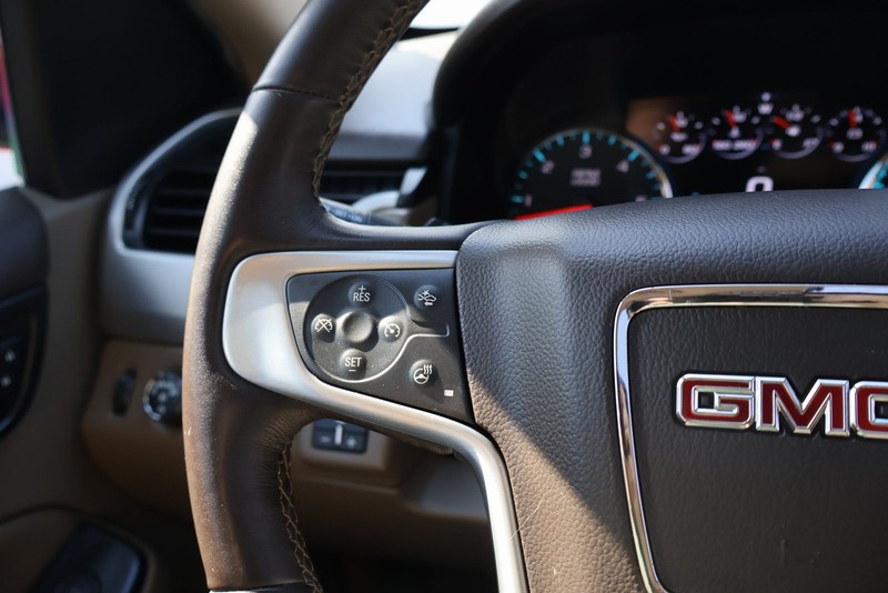 GMC Yukon Vehicle Full-screen Gallery Image 27