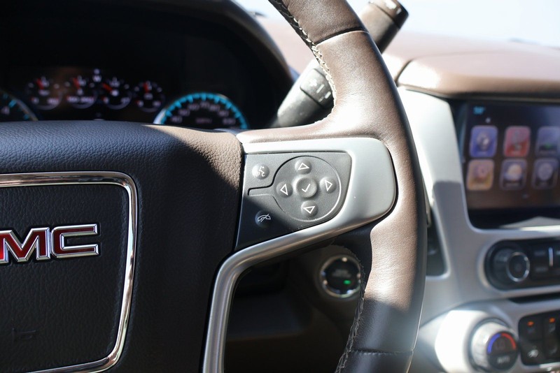 GMC Yukon Vehicle Full-screen Gallery Image 28