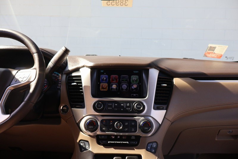 GMC Yukon Vehicle Full-screen Gallery Image 30