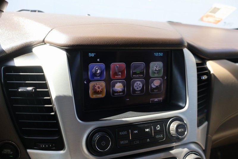 GMC Yukon Vehicle Full-screen Gallery Image 31