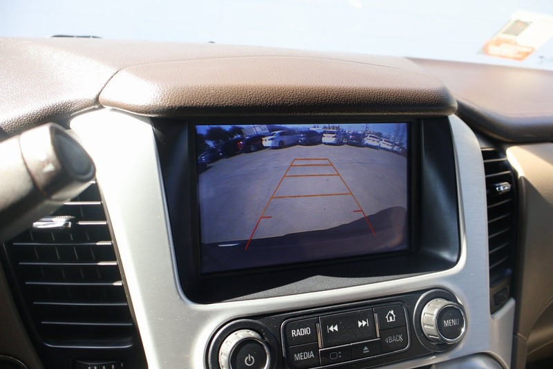 GMC Yukon Vehicle Full-screen Gallery Image 32