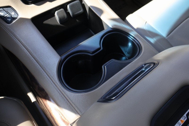 GMC Yukon Vehicle Full-screen Gallery Image 34