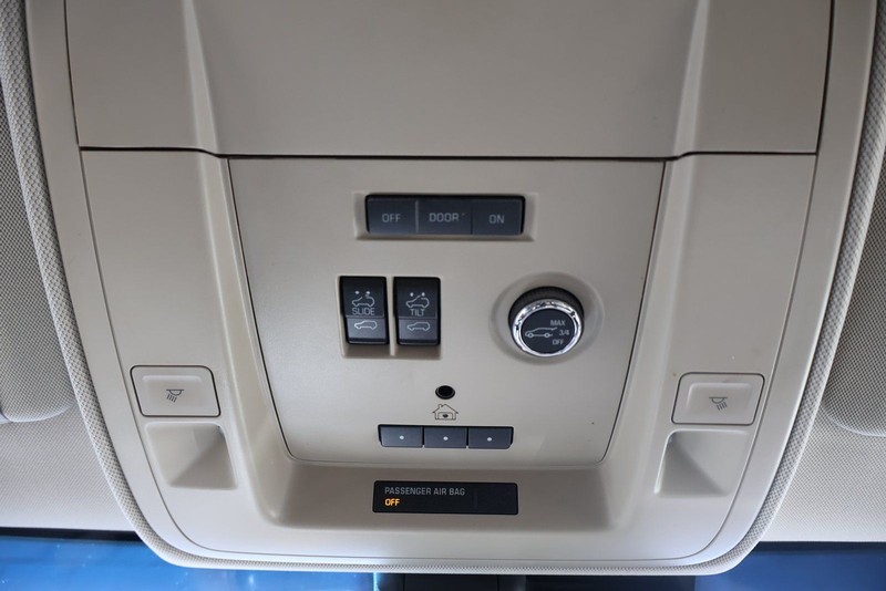 GMC Yukon Vehicle Full-screen Gallery Image 35