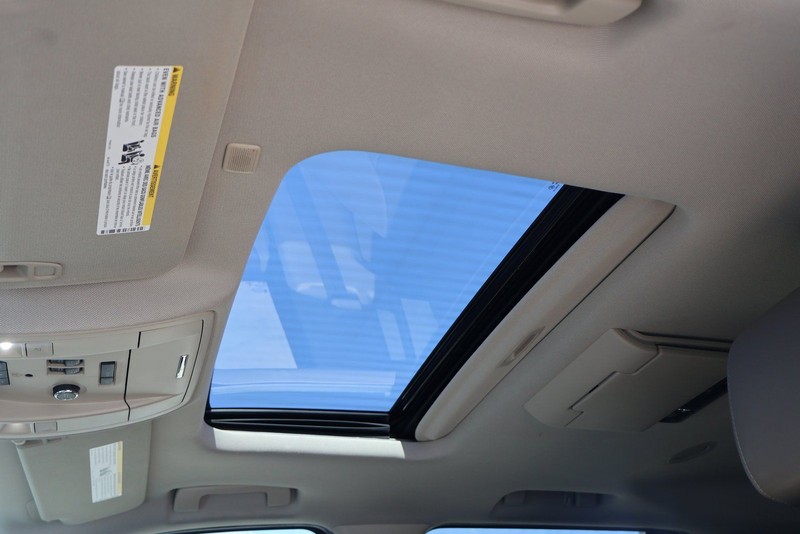 GMC Yukon Vehicle Full-screen Gallery Image 36