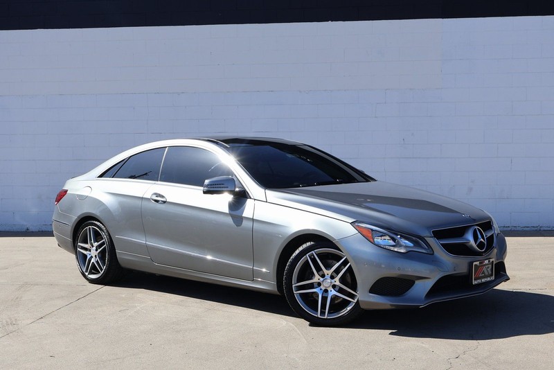 Mercedes-Benz E 350 Vehicle Full-screen Gallery Image 01