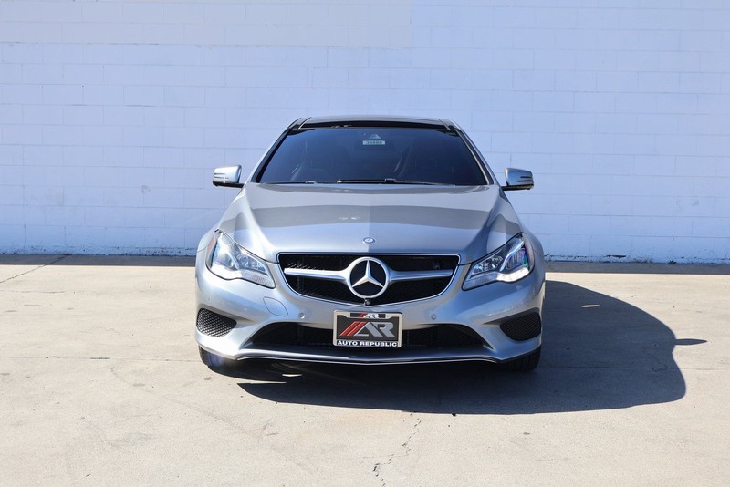 Mercedes-Benz E 350 Vehicle Full-screen Gallery Image 02