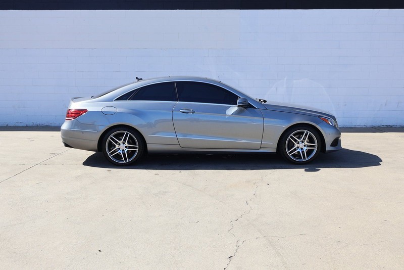 Mercedes-Benz E 350 Vehicle Full-screen Gallery Image 04