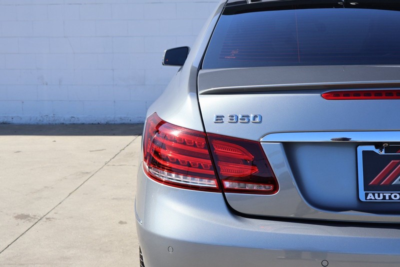 Mercedes-Benz E 350 Vehicle Full-screen Gallery Image 07
