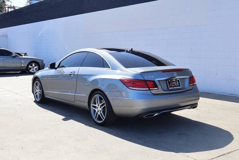 Mercedes-Benz E 350 Vehicle Full-screen Gallery Image 09