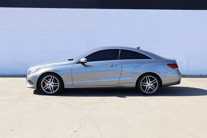 Mercedes-Benz E 350 Vehicle Full-screen Gallery Image 10