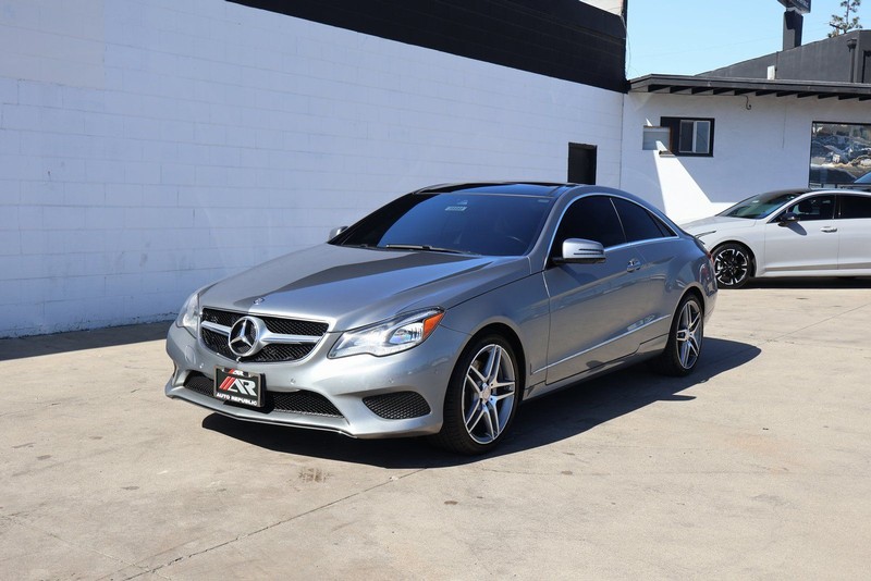 Mercedes-Benz E 350 Vehicle Full-screen Gallery Image 11