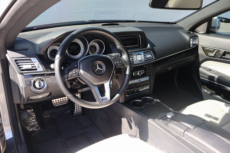 Mercedes-Benz E 350 Vehicle Full-screen Gallery Image 15